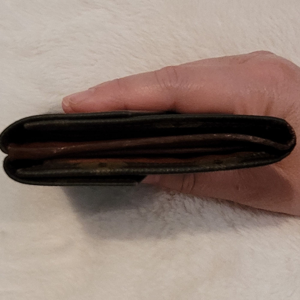 Authentic Louis Vuitton Small Monogram Wallet - Picture 9 of 11